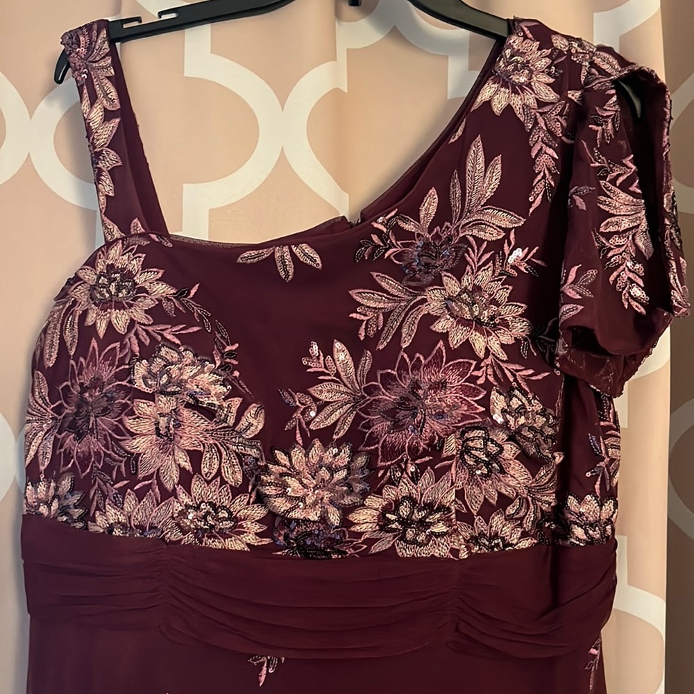 R & M RICHARDS PLUM WINE GOWN - Picture 5 of 15